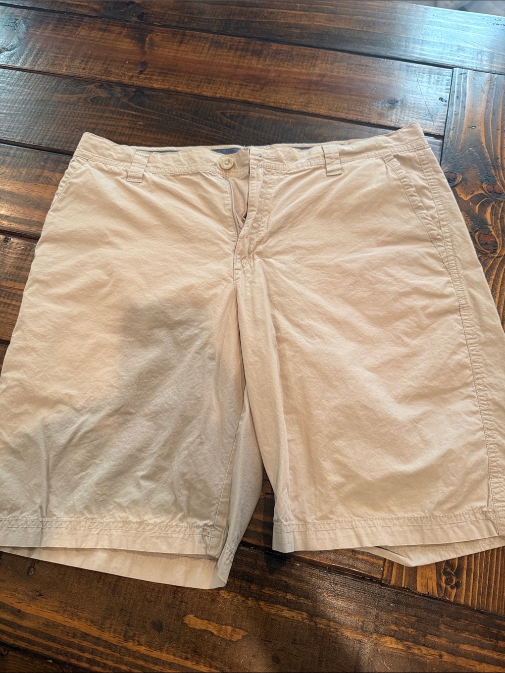 Columbia Men's Light Khaki Flat Front Shorts. 34” waist. 10” length. Great shape